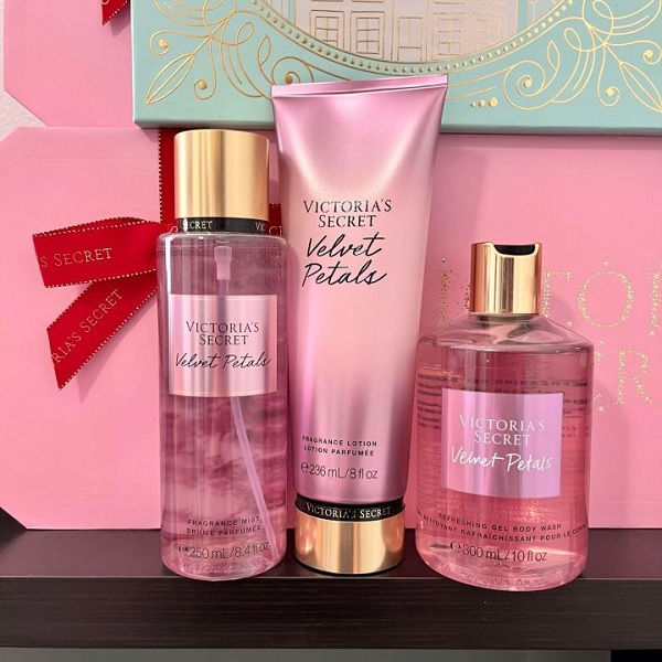 بادی میست Victoria's Secret مدل Velvet Petals