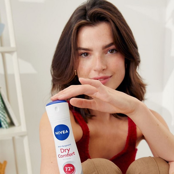 اسپری دئودورانت زنانه نیوآ مدل درای کامفورت اسپری دئودورانت زنانه NIVEA مدل Dry Comfort