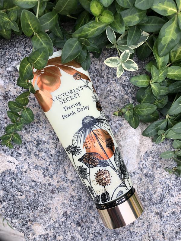 لوسیون ویکتوریا سکرت مدل DARING PEACH DAISY