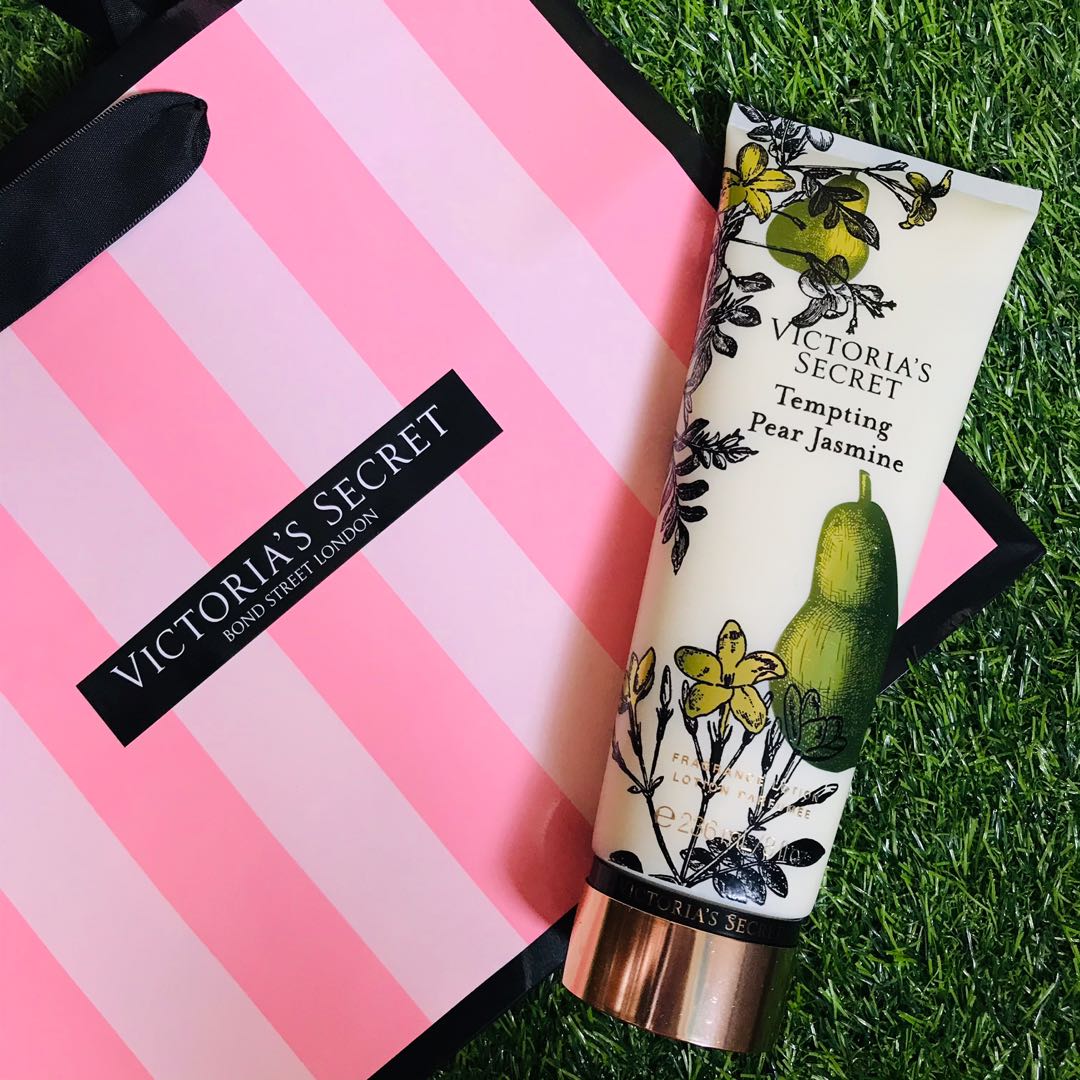 لوسیون بدن گلابی و گل یاس ویکتوریا سکرت لوسیون بدن گلابی و گل یاس ویکتوریا سکرت Victoria Secret
