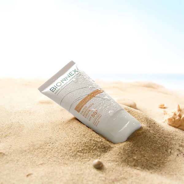 کرم ضدآفتاب بایونکس مدل tinted sunscreen spf50 کرم ضد آفتاب تیوپی BIONNEX مدل Preventiva TINTED