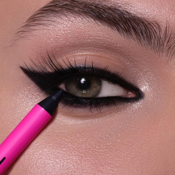خط چشم 24 ساعته MAC مدل کژال مینی In Extreme Dimension