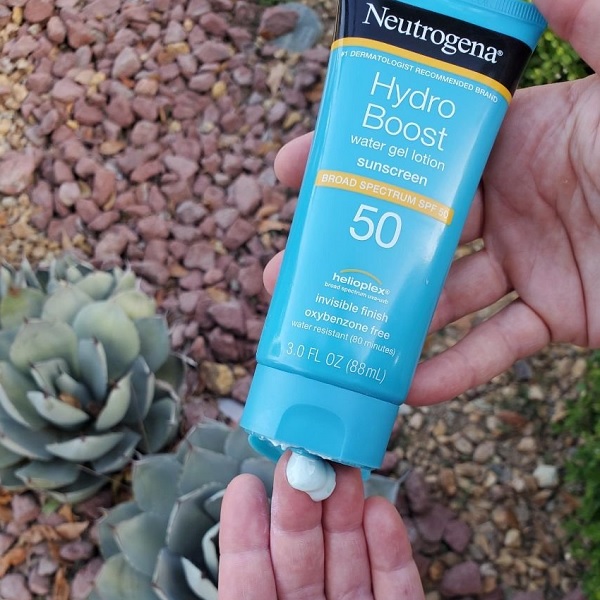 ضد آفتاب Neutrogena مدل Hydro Boost