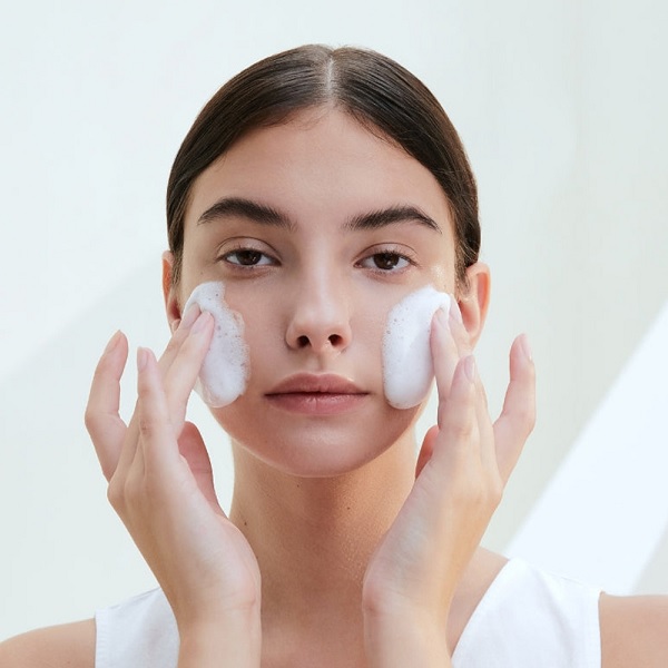 فوم ژل شستشو و روشن کننده Centella مدل Skin 1004 