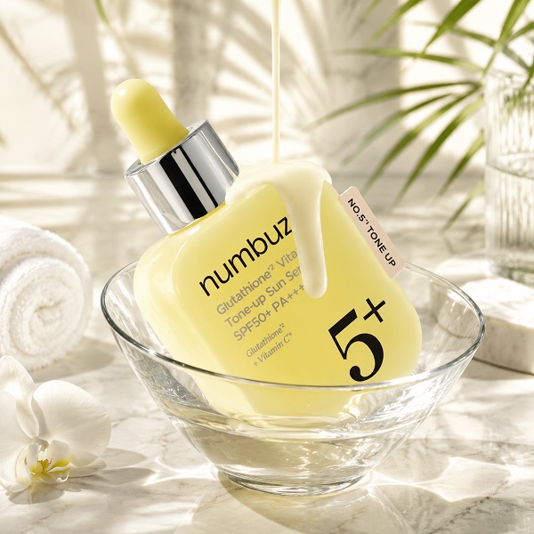 سرم ضد آفتاب تون آپ Numbuzin مدل No.5+ Glutathione Vitamin